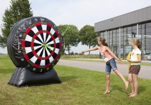 opblaasbaar-spel-dartbord-2-940x652