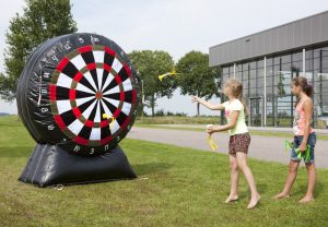 opblaasbaar-spel-dartbord-3-940x652